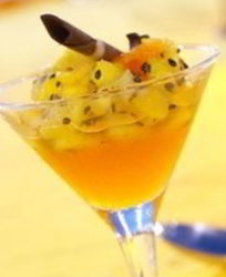 Ананасовый десерт в имбирно-ромовом сиропе