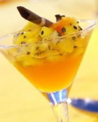 Ананасовый десерт в имбирно-ромовом сиропе