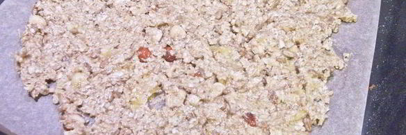 банановая гранола с йогуртом и клубникой