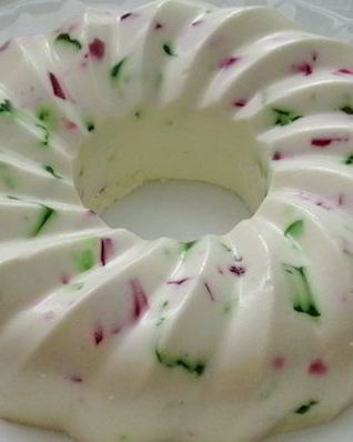 Десерт Осколки счастья с разноцветным желе