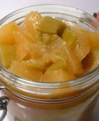 Диетический десерт из яблок и ревеня