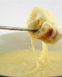 Фондю из грюйера с карамелизованным шалотом