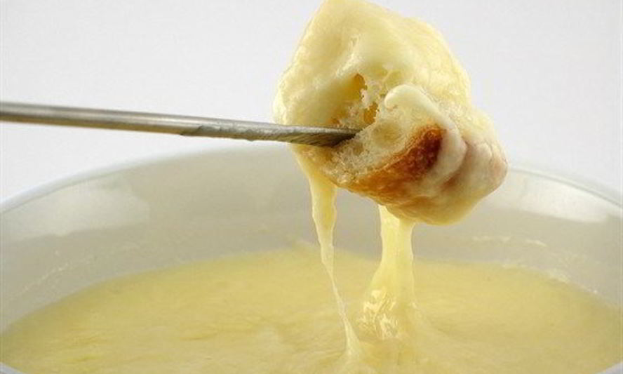 Рецепт фондю из грюйера с карамелизованным шалотом