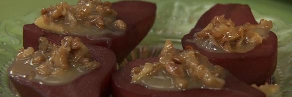 груша, запеченная с грецкими орехами и сливками