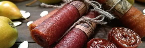 грушевая пастила с кардамоном и тыквенными семечками