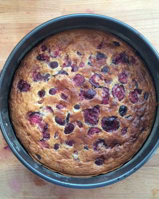 Клафути с черешней