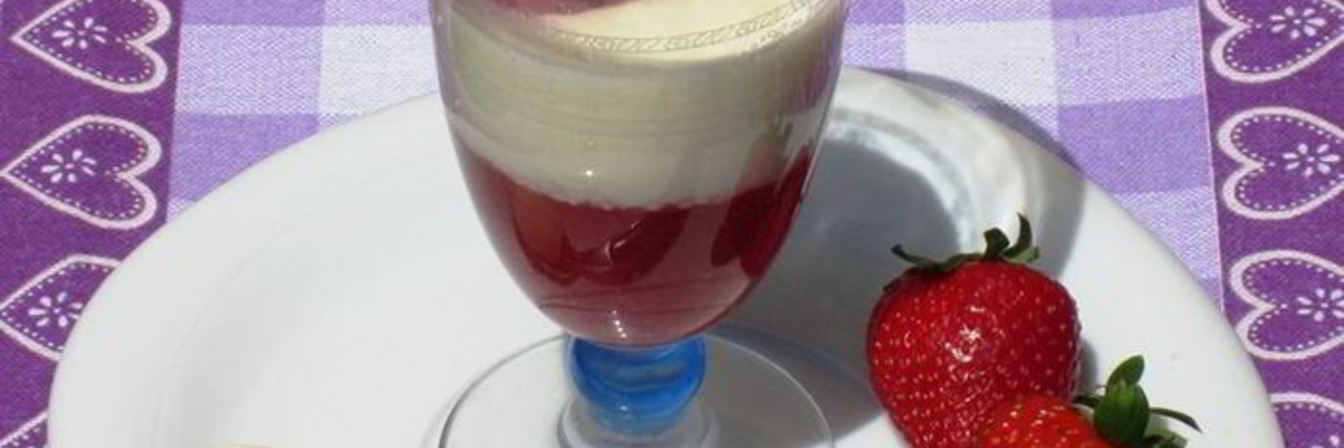 Клубнично-ванильная панна котта