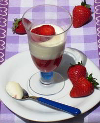 Клубнично-ванильная панна котта