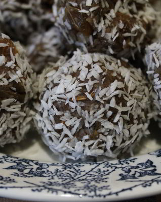 Домашние конфеты из овсяных хлопьев с орехами