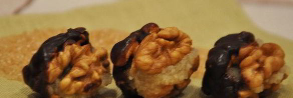 конфетки с миндально-винной начинкой и кленовым сиропом