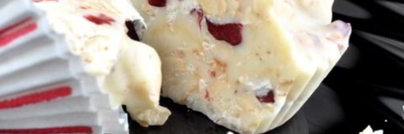 Конфеты из белого шоколада с кешью и вяленой клюквой