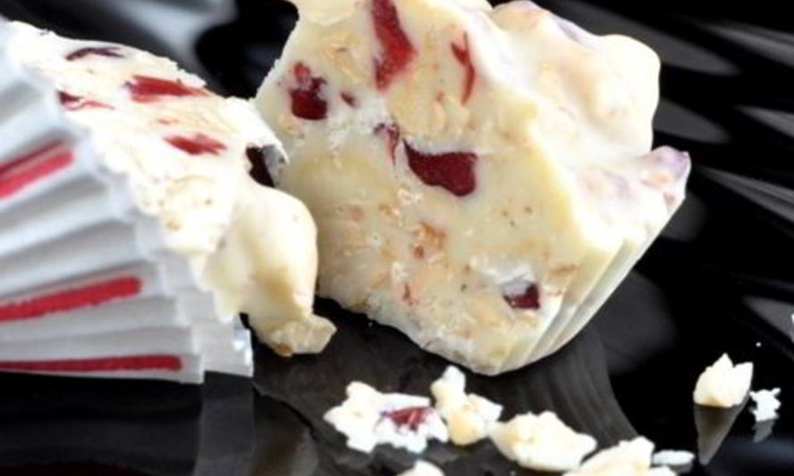 Рецепт конфет из белого шоколада с кешью и вяленой клюквой