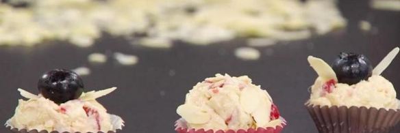 конфеты из миндаля и белого шоколада