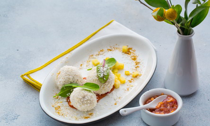 Рецепт куриных конфет с карри и манго