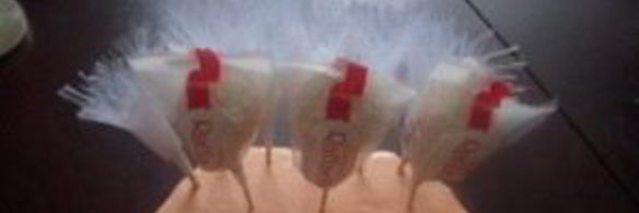 лебеди из конфет