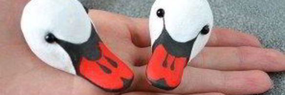 лебеди из конфет