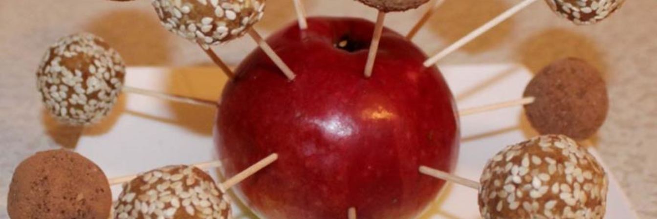 Марципановые конфеты из нута, миндаля и фиников