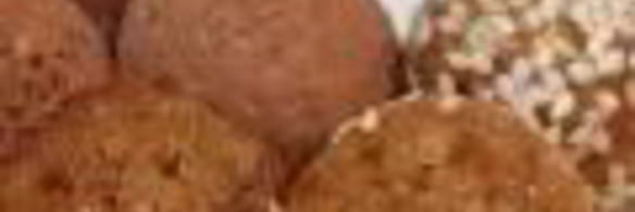 марципановые конфеты из нута, миндаля и фиников