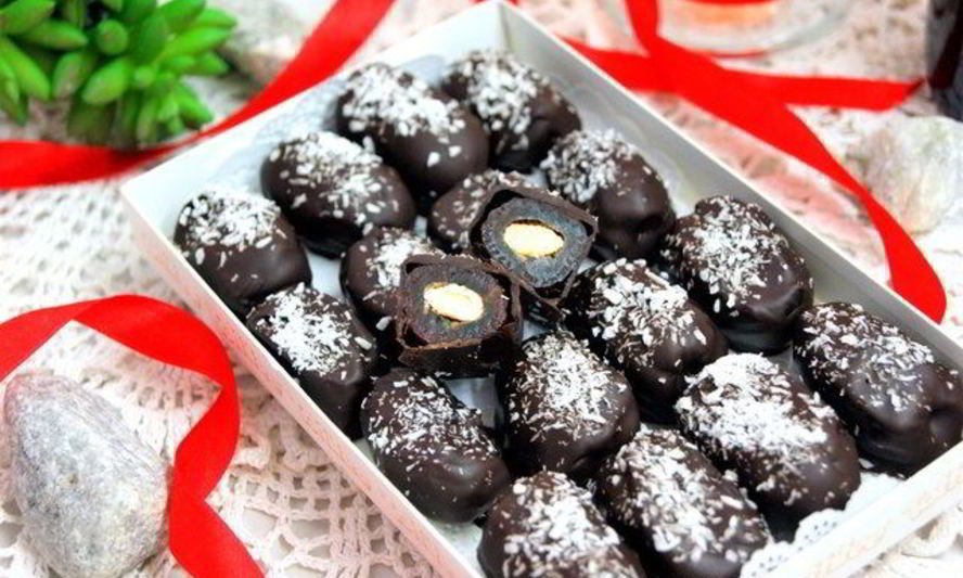 Рецепт натуральных конфет финики с миндалем в шоколаде