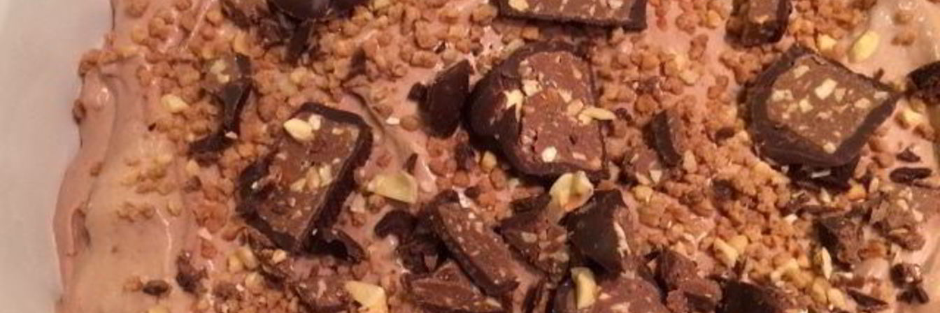 Шоколадное джелато с фундуком и конфетами Бачио