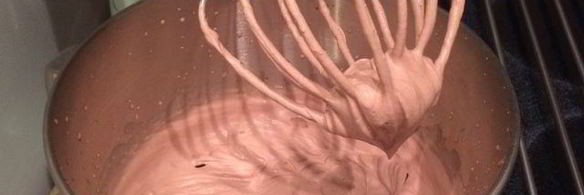 шоколадное джелато с фундуком и конфетами бачио