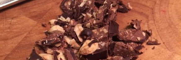 шоколадное джелато с фундуком и конфетами бачио