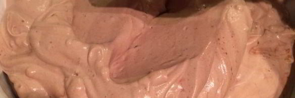 шоколадное джелато с фундуком и конфетами бачио