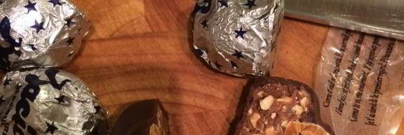 шоколадное джелато с фундуком и конфетами бачио