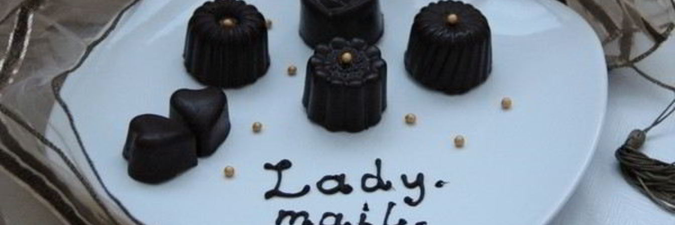 Шоколадные конфеты с творожно-клубничной начинкой