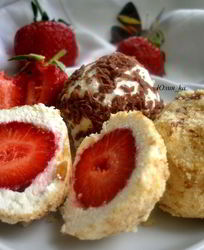 Творожные конфеты с клубникой