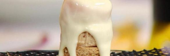 утиная грудка с грушей в портвейне и конфетой из фуа-гра