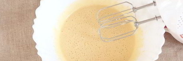 бисквит с клубникой и сливочным кремом