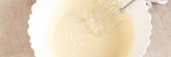 бисквит с клубникой и сливочным кремом