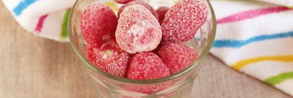 бисквит с клубникой и сливочным кремом