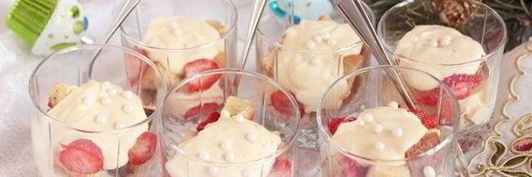 бисквит с клубникой и сливочным кремом