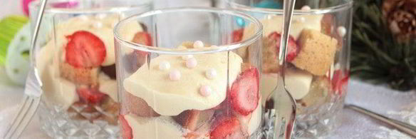 бисквит с клубникой и сливочным кремом