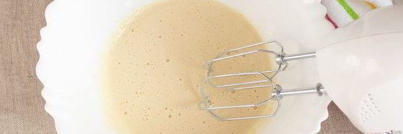 бисквит с клубникой и сливочным кремом