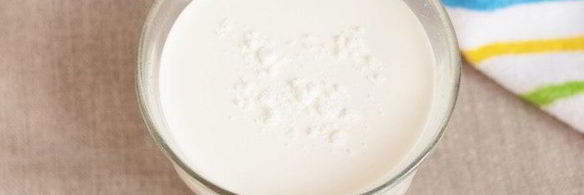 бисквит с клубникой и сливочным кремом