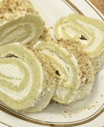 Бисквитный рулет со сливочно-молочным кремом