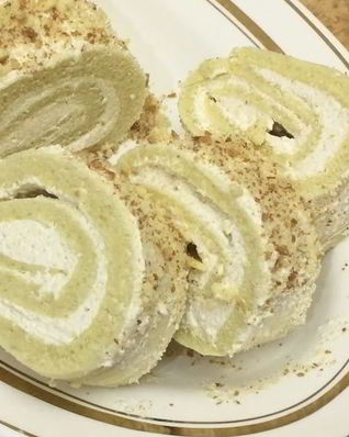 Бисквитный рулет со сливочно-молочным кремом