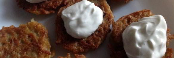 деруны с крем-фрешем и слабосоленой семгой