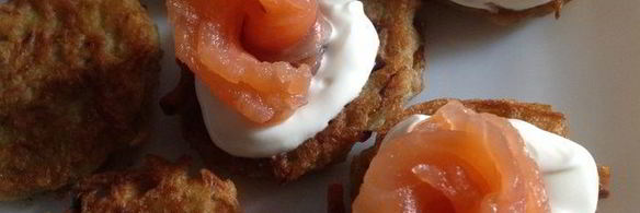 деруны с крем-фрешем и слабосоленой семгой