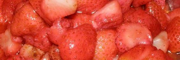 крем-брюле с малиново-клубничным соусом