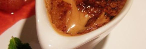 крем-брюле с малиново-клубничным соусом