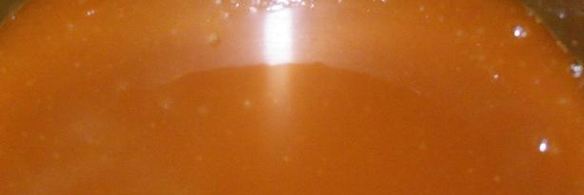 крем-брюле с малиново-клубничным соусом