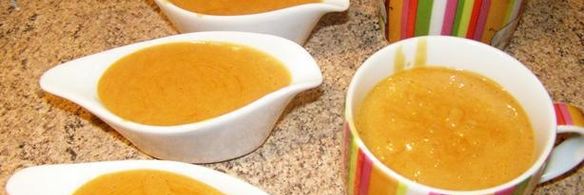 крем-брюле с малиново-клубничным соусом