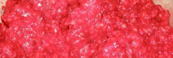 крем-брюле с малиново-клубничным соусом