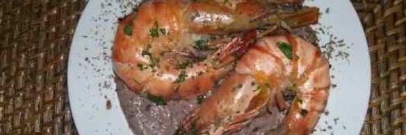 креветки королевские под кремом из фасоли и оливок