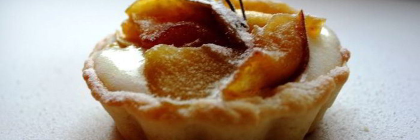 Кростатине с кремом, яблоками и розмарином