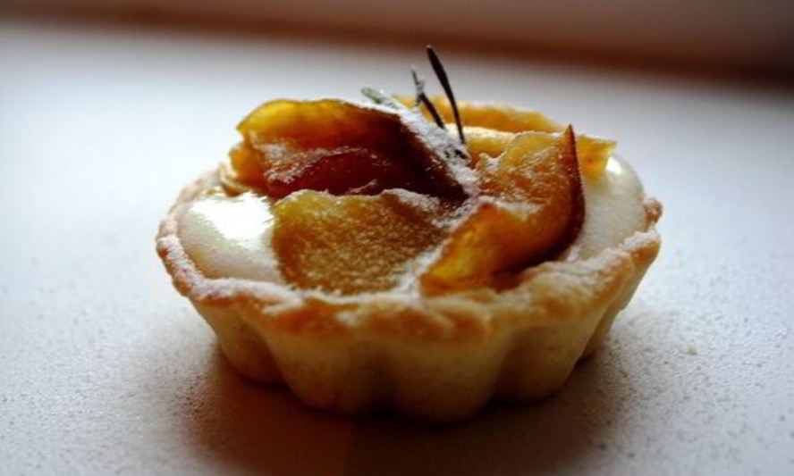 Рецепт кростатине с кремом, яблоками и розмарином